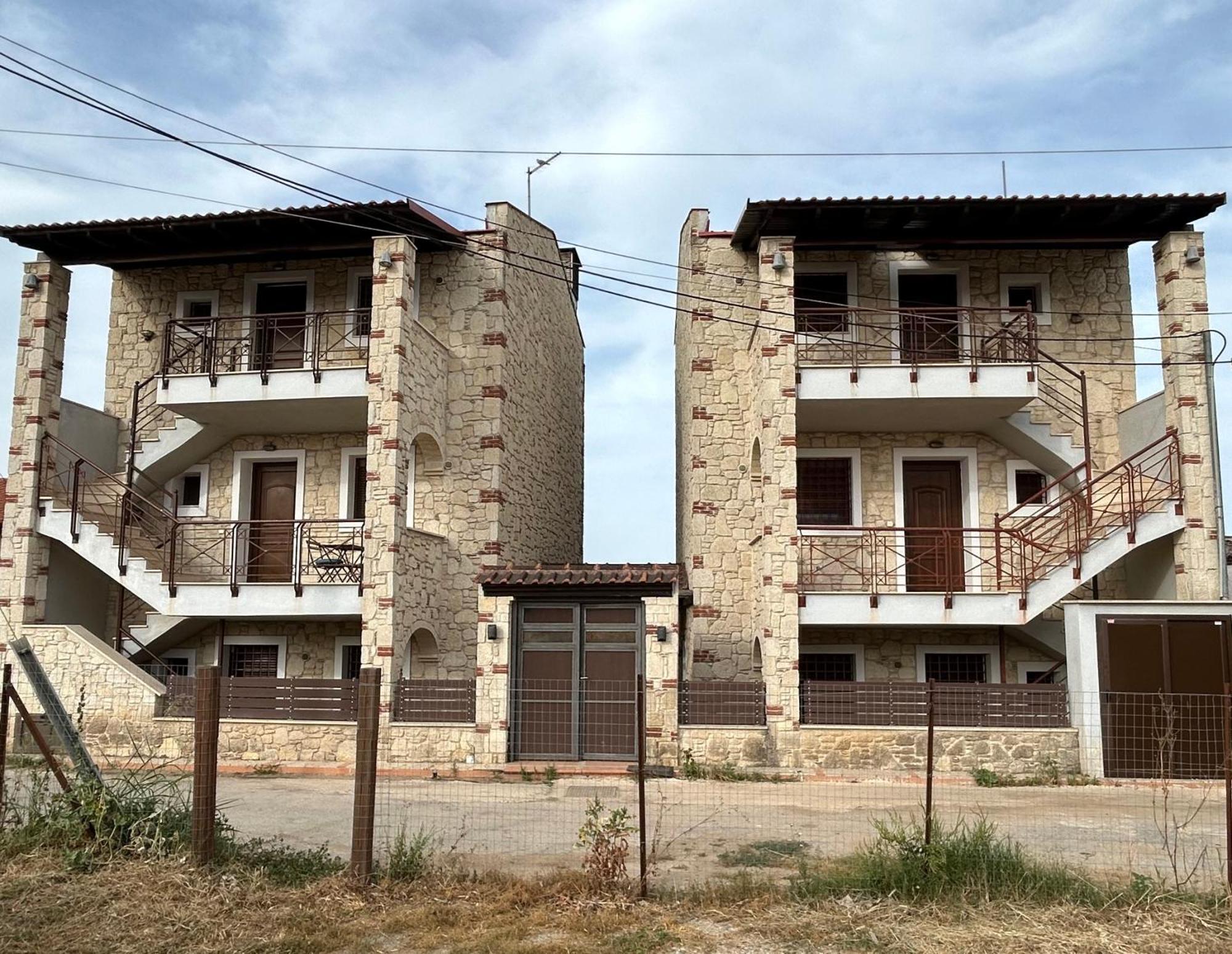 דירות Stone House In אפיטוס מראה חיצוני תמונה