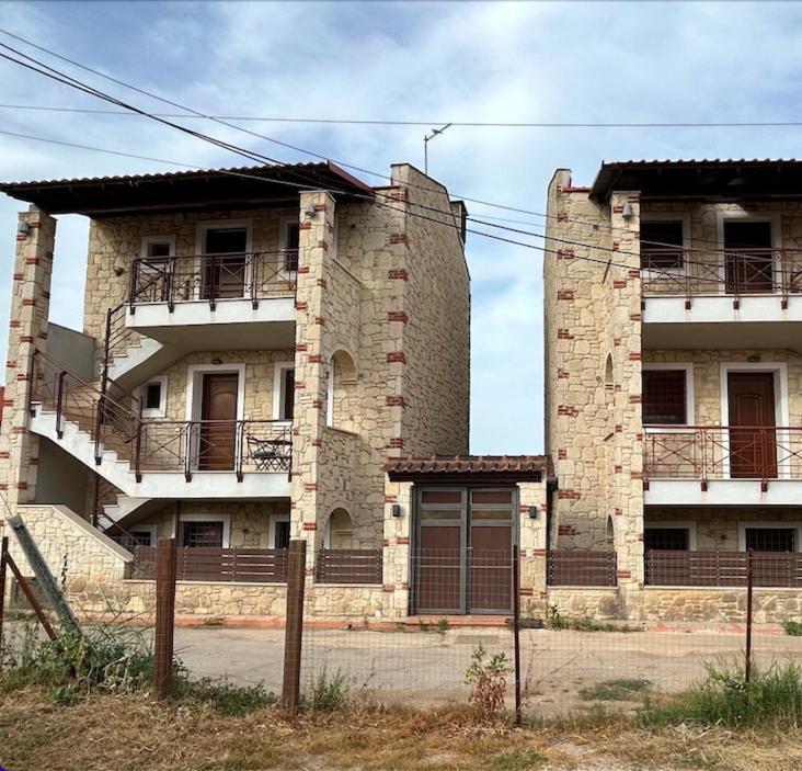 דירות Stone House In אפיטוס מראה חיצוני תמונה