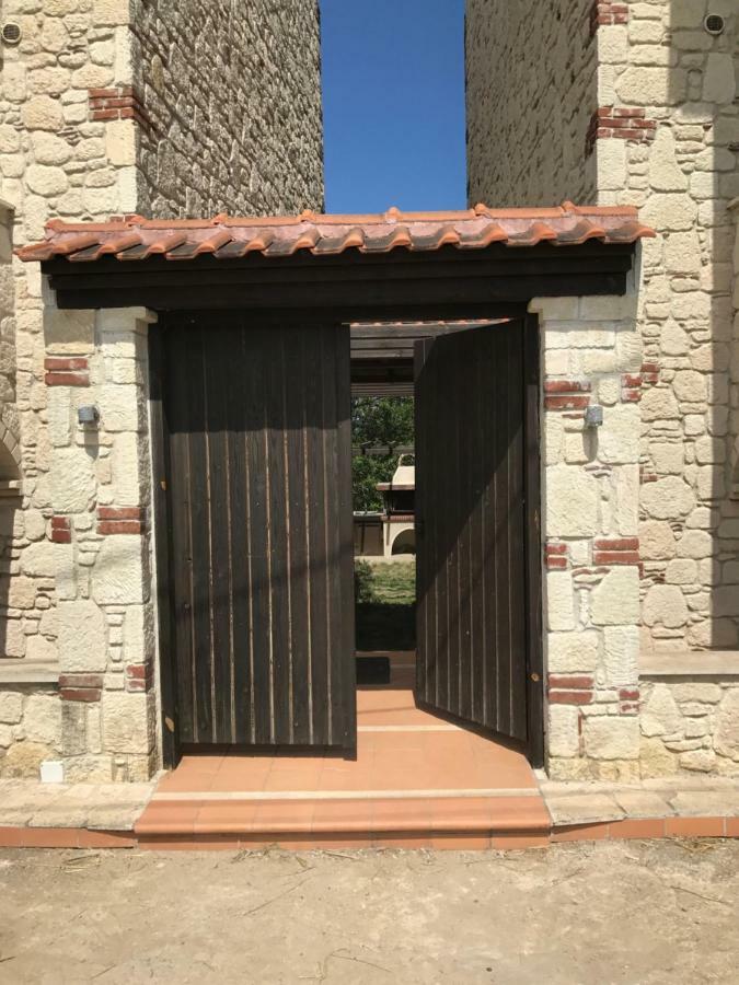 דירות Stone House In אפיטוס מראה חיצוני תמונה